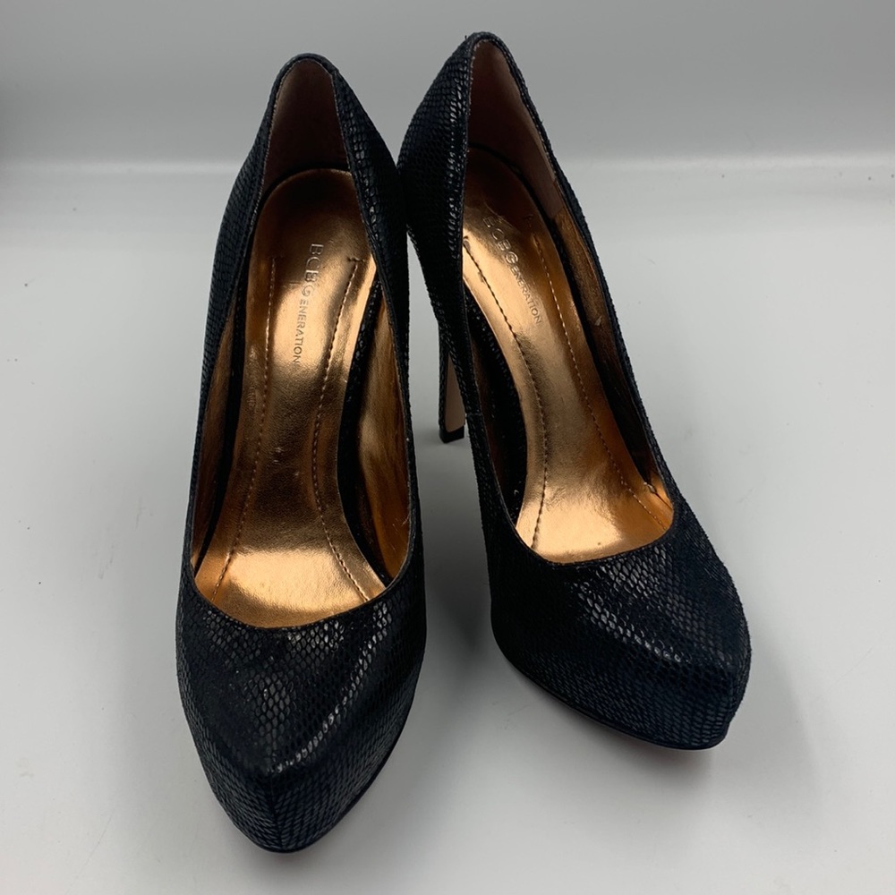 Heeled pumps